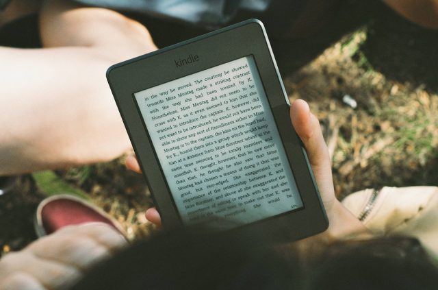 VIDEO: Book Nerd Problems: Reading An E-Reader Outside