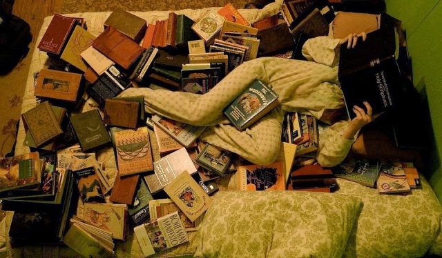 VIDEO: 4 Types Of Books To Avoid Before Bed