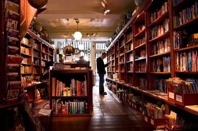 5 Things You Miss When You Shop For Books Online