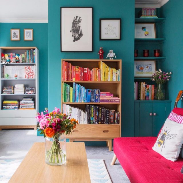 15 Vibrant Rainbow Bookshelves That’ll Make You Proud To Be A Bookworm